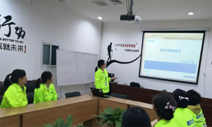 服務(wù)于心，管理于人——安徽淮南店職場禮儀與服務(wù)管理培訓(xùn) 